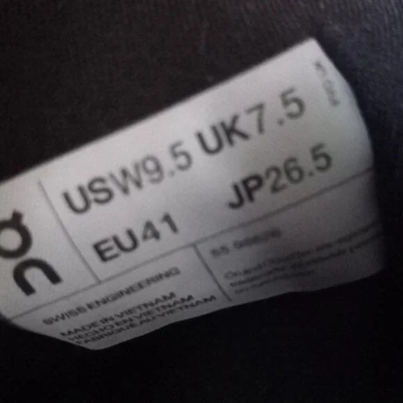 'On Cloud' Shoe Black/Eclipse size 9.5 EUC #5598626 - Picture 12 of 16